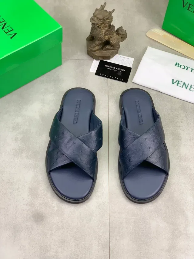 Bottega Veneta Andiamo Sandales à brides croisées en cuir d'autruche embossé 11