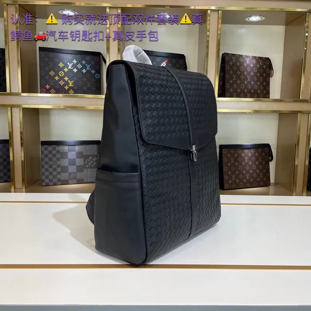 Bottega Veneta Intrecciato 黑色编织皮革翻盖式休闲背包 5