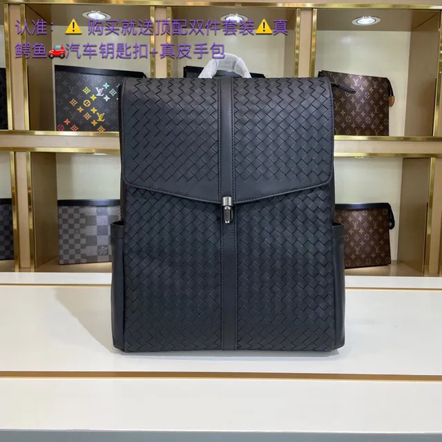 Bottega Veneta Intrecciato 黑色编织皮革翻盖式休闲背包 6