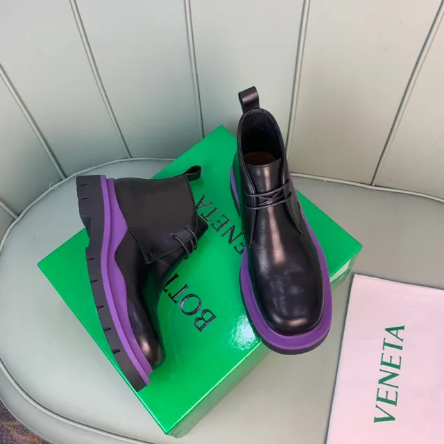 Bottega Veneta Le Cagole কালো এবং বেগুনি এনকেল বুটস 5