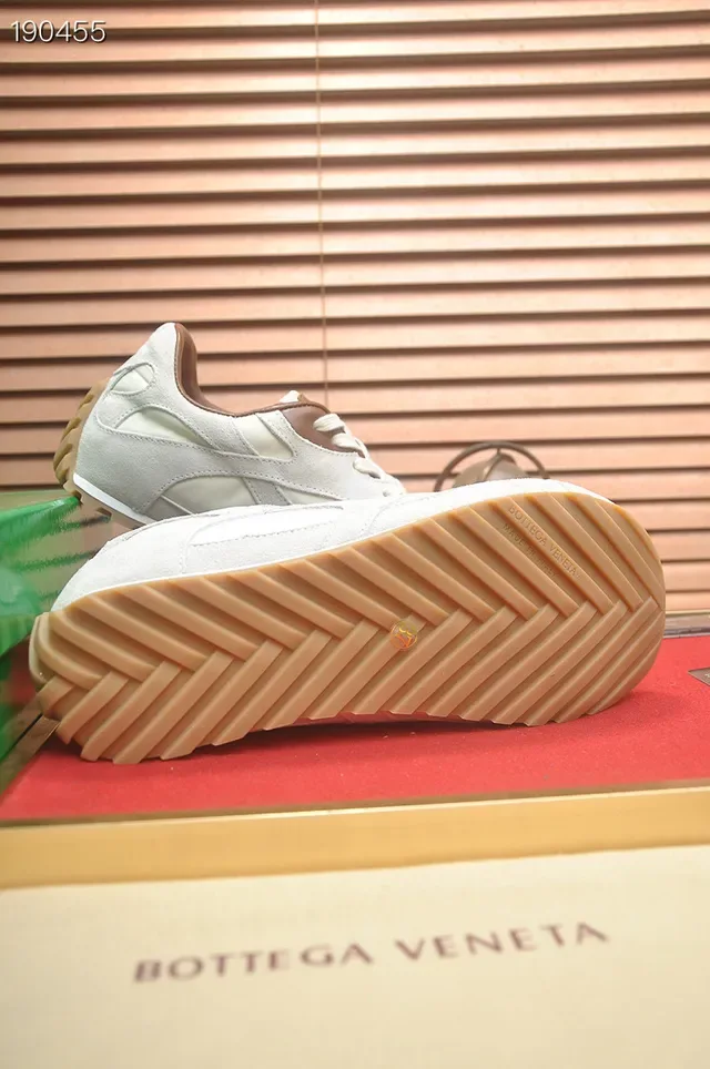 Bottega Veneta Sneakers Lifestyle en Daim Off-White et Marron 2