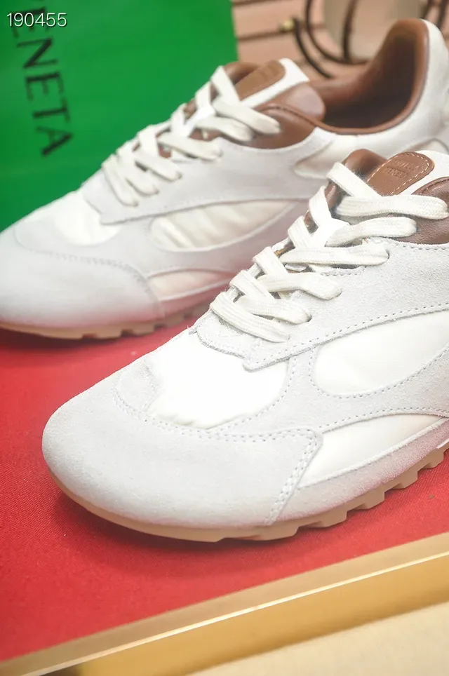 Bottega Veneta Sneakers Lifestyle en Daim Off-White et Marron 4