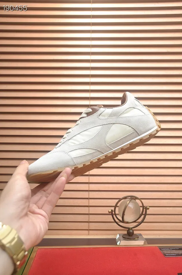 Bottega Veneta Sneakers Lifestyle en Daim Off-White et Marron 5