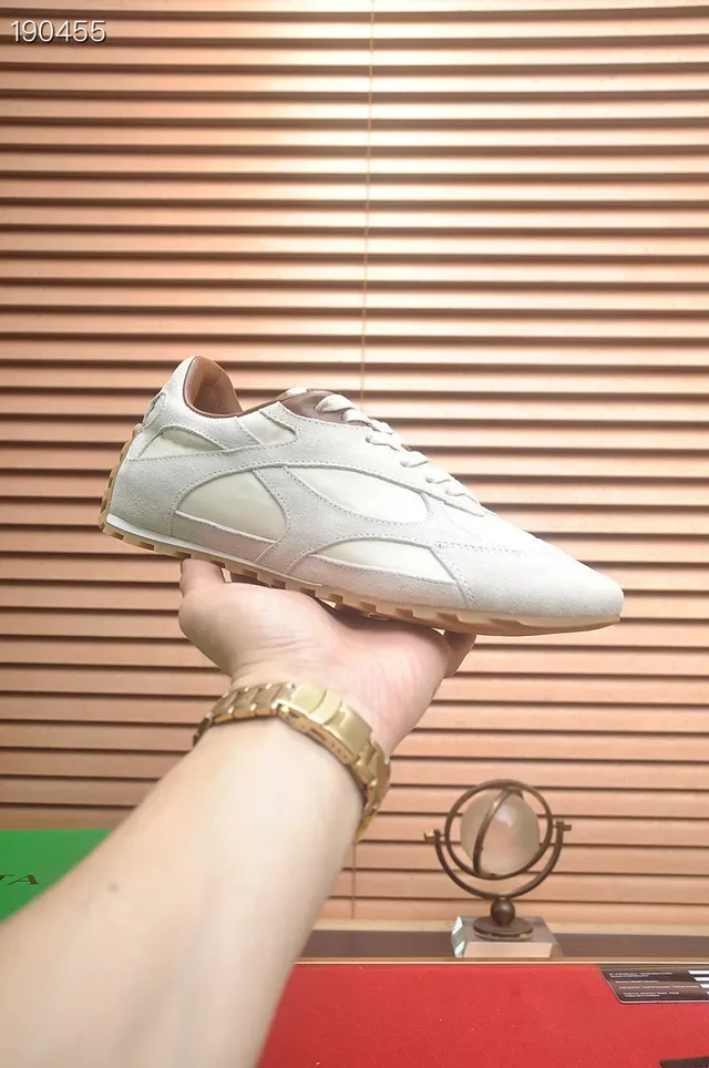 Bottega Veneta Sneakers Lifestyle en Daim Off-White et Marron 6