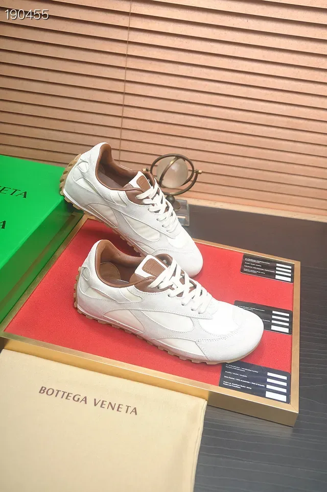 Bottega Veneta Sneakers Lifestyle en Daim Off-White et Marron 7