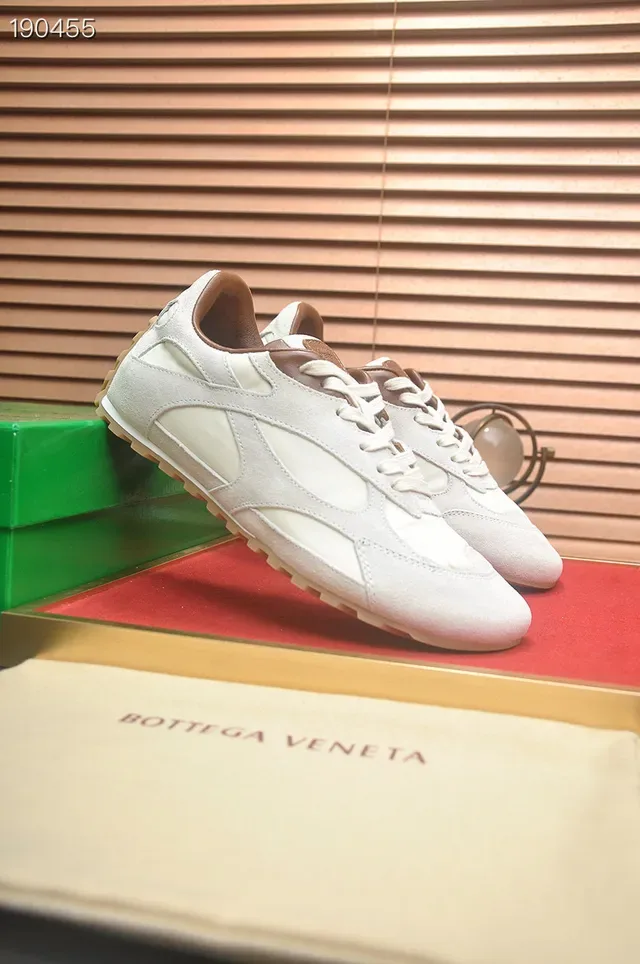 Bottega Veneta Sneakers Lifestyle en Daim Off-White et Marron 8