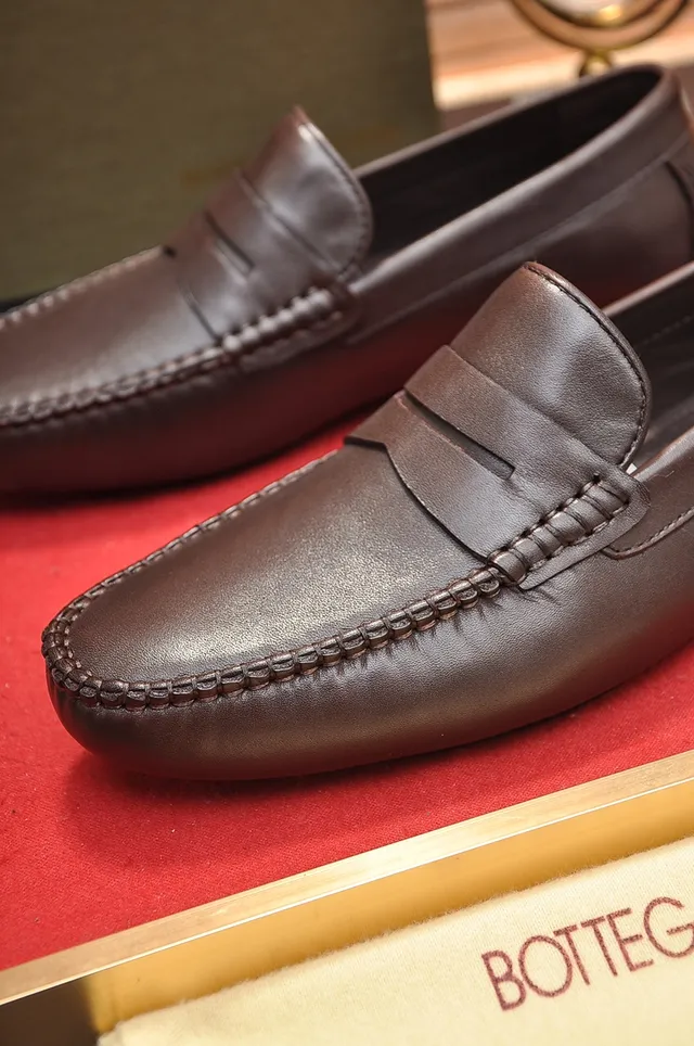 Bottega Veneta Penny Loafer حذاء جلد بني 2