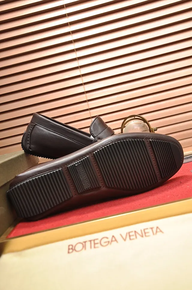 Bottega Veneta Penny Loafer حذاء جلد بني 3