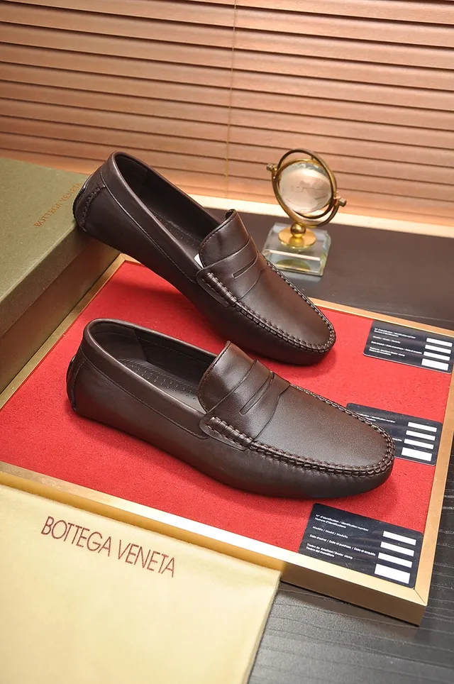 Bottega Veneta Penny Loafer حذاء جلد بني 4