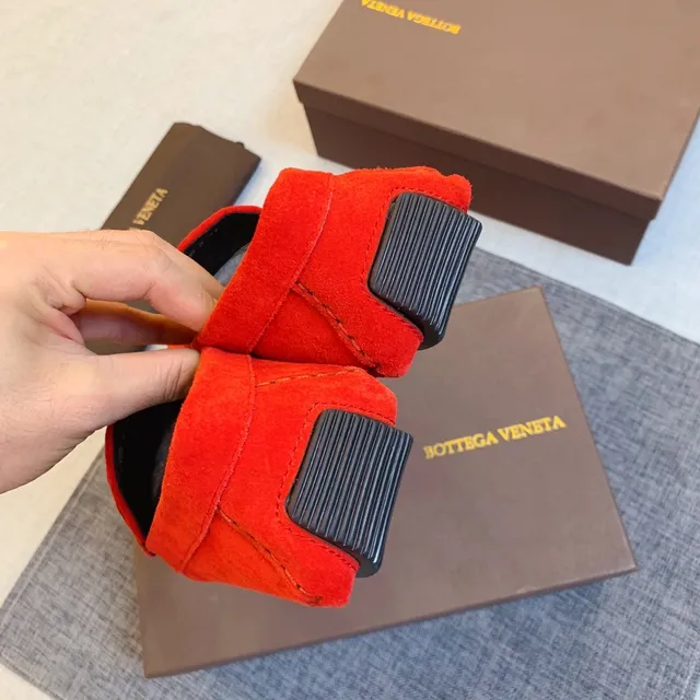 Bottega Veneta Woven Intrecciato Mocasines de Ante Rojo 3