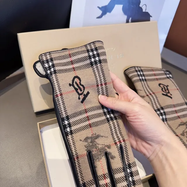 Burberry भूरा काला चेक पैटर्न मॉनोग्राम्ड चमड़े की दस्ताने 9