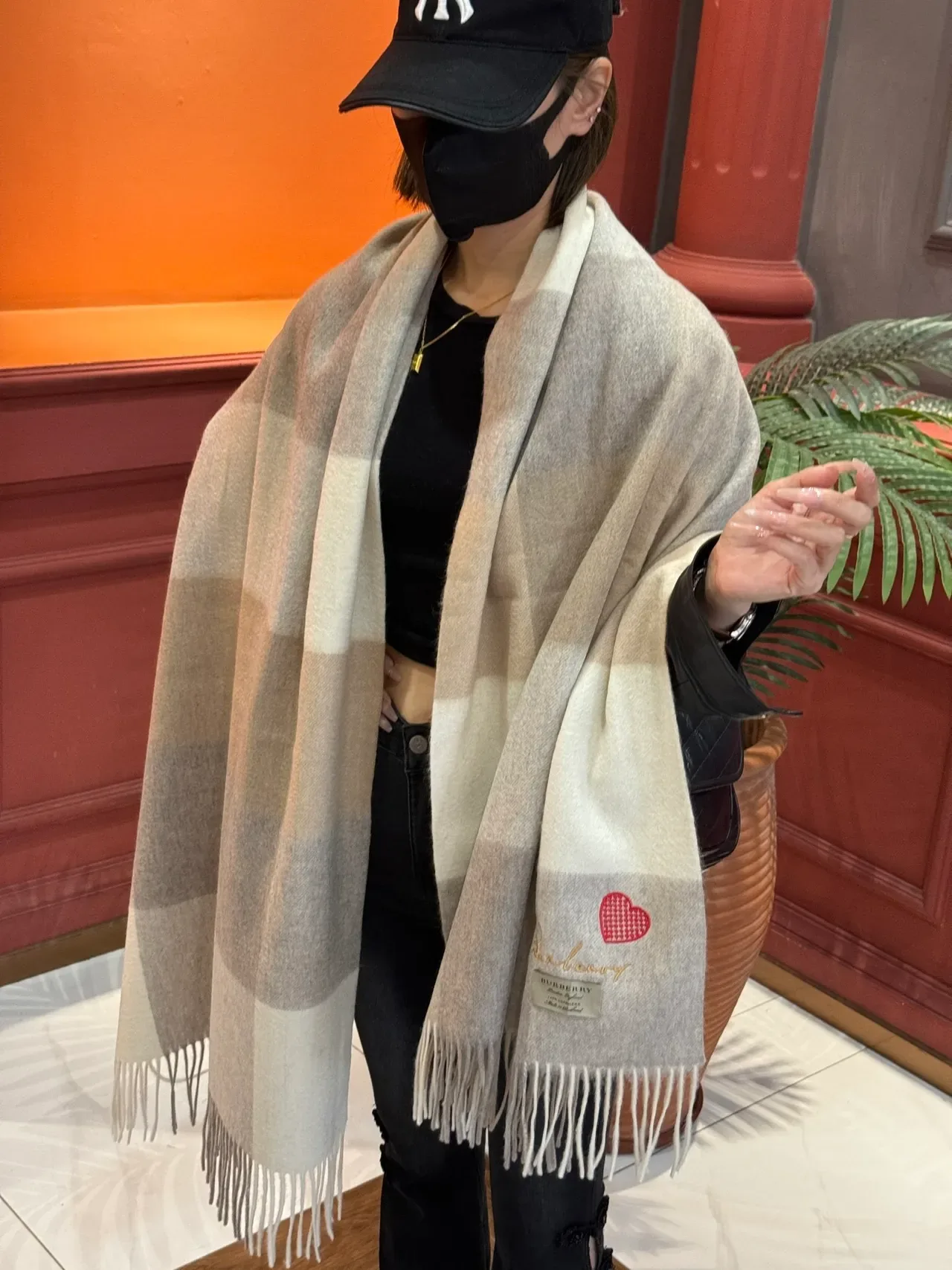 Burberry 米色灰色 大格纹 流苏边 羊绒围巾 2