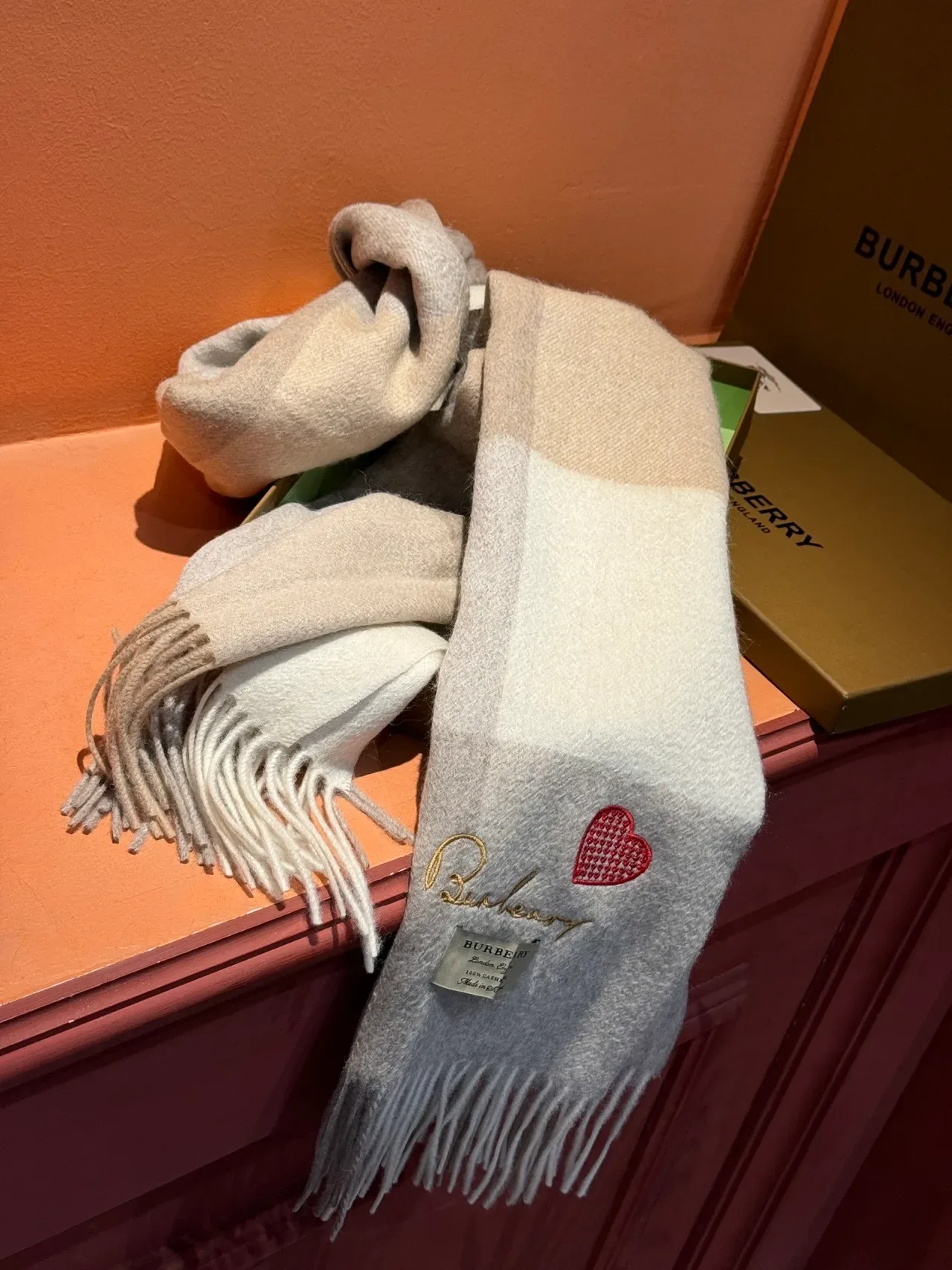 Burberry 米色灰色 大格纹 流苏边 羊绒围巾 9