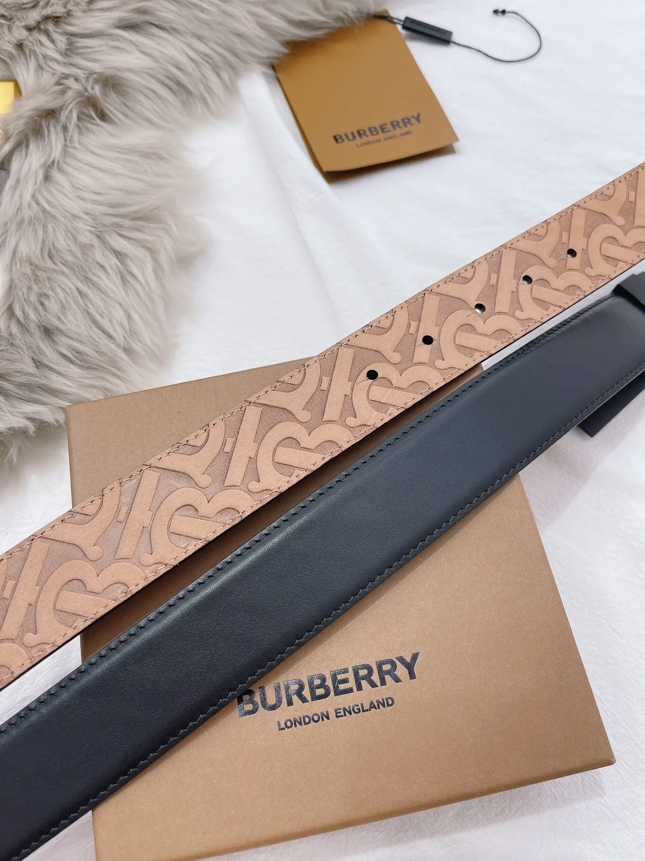 Burberry Cinturón de cuero negro beige mate rectangular hebilla monogramado interior tan cuero 3