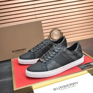 Burberry أحذية رياضية أسلوب حياة أسود أبيض لوتوب من المواد المختلطة في الأعلى