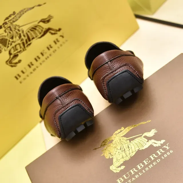 Burberry বাদামী চাঁদি পেবল্ড লেদার মেটাল TB মনোগ্রাম মেডেলিয়ন লোফার 2