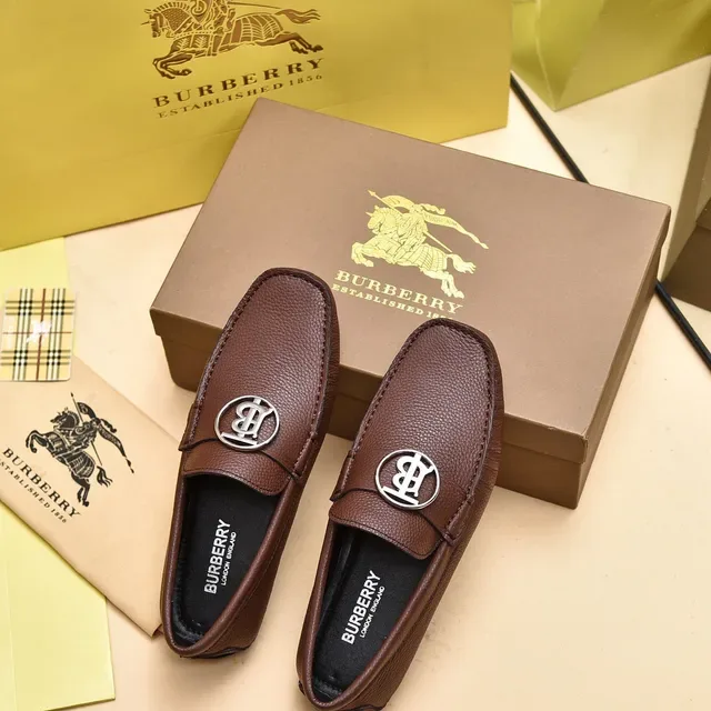 Burberry বাদামী চাঁদি পেবল্ড লেদার মেটাল TB মনোগ্রাম মেডেলিয়ন লোফার 3