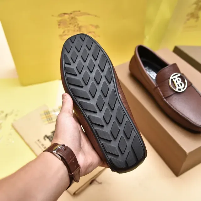 Burberry বাদামী চাঁদি পেবল্ড লেদার মেটাল TB মনোগ্রাম মেডেলিয়ন লোফার 4