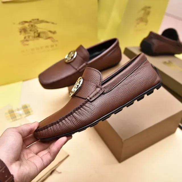 Burberry বাদামী চাঁদি পেবল্ড লেদার মেটাল TB মনোগ্রাম মেডেলিয়ন লোফার 7