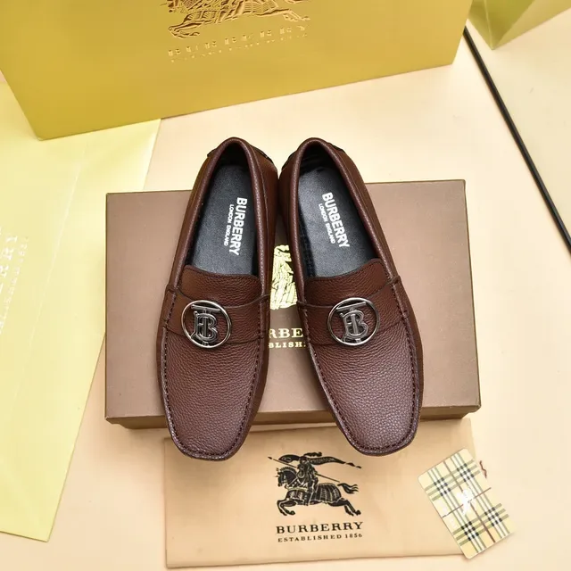 Burberry বাদামী চাঁদি পেবল্ড লেদার মেটাল TB মনোগ্রাম মেডেলিয়ন লোফার 9