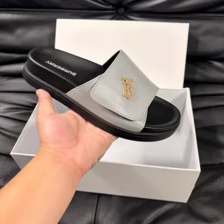 Burberry Knight رمادي وأسود Monogram نعال