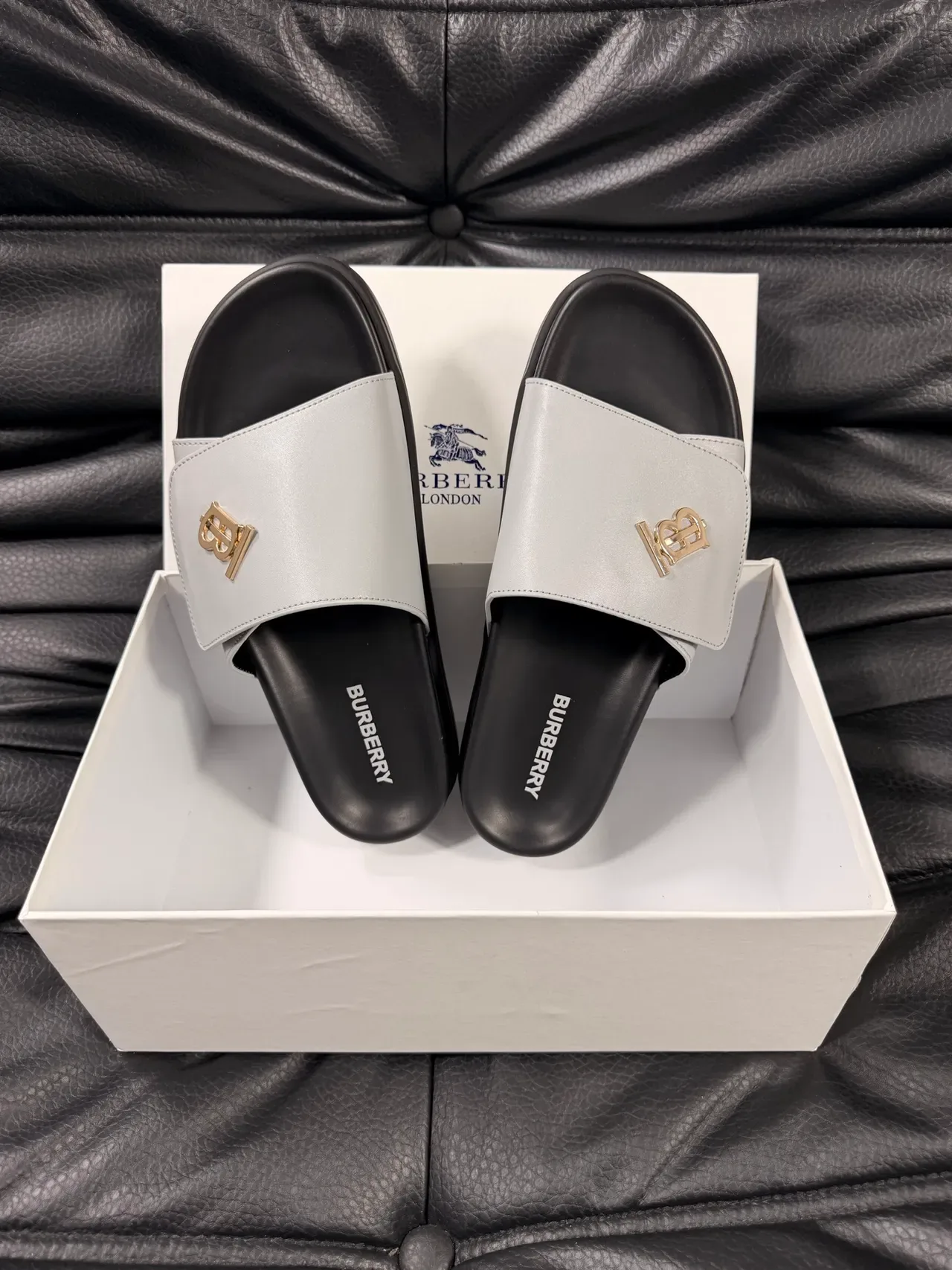 Burberry Knight رمادي وأسود Monogram نعال 3