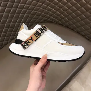 Burberry Lola أبيض بيج كعب سميك منصة تفاصيل حزام شيك المنزل أحذية أسلوب حياة