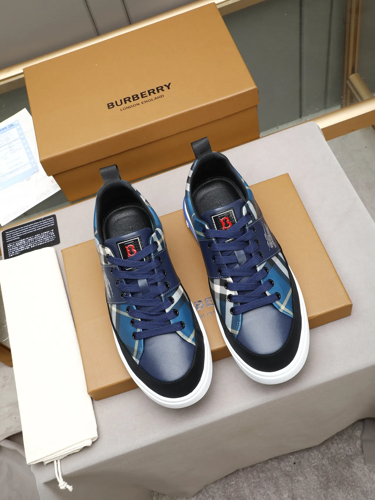 Burberry নেভি নীল চেক টেক্সটাইল উপর ঘোড়ার ঘোড়সওয়ার সিপাহী চিহ্ন জীবনধারার স্নিকার্স 3