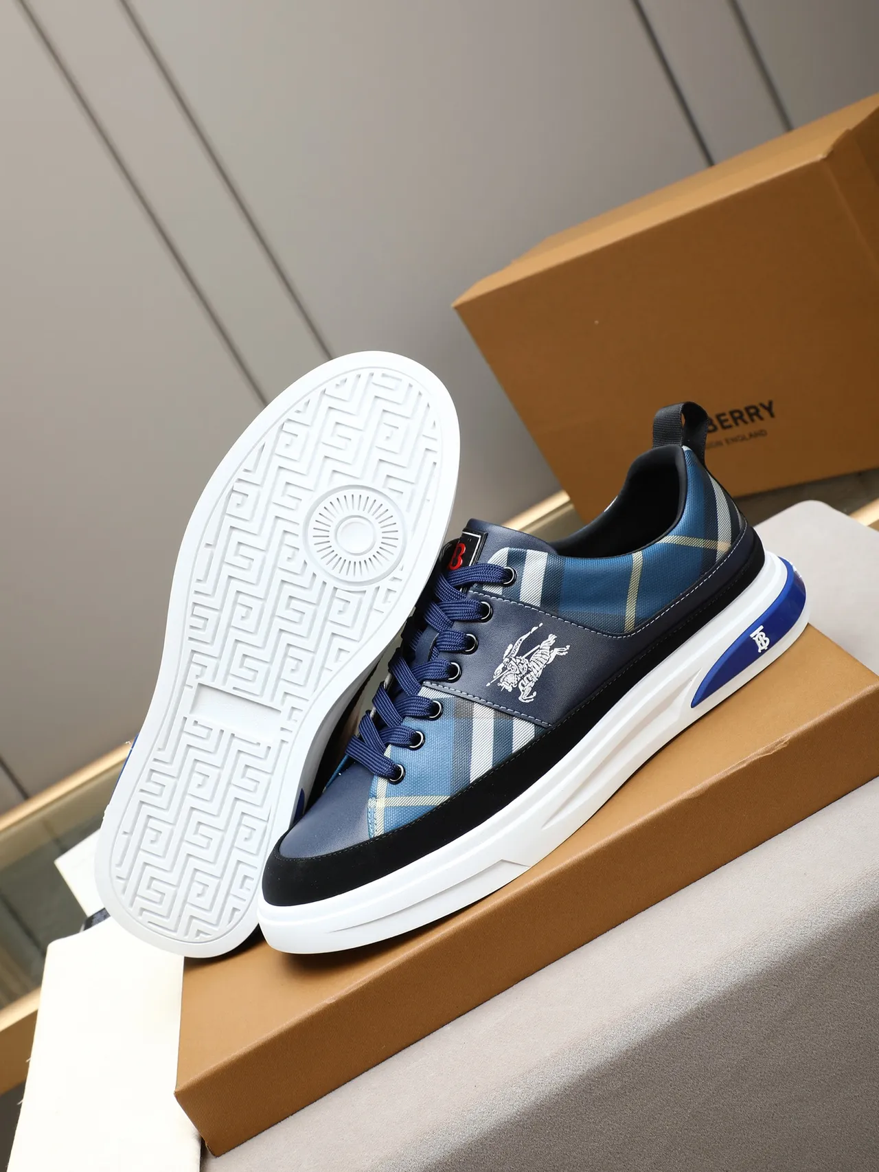 Burberry নেভি নীল চেক টেক্সটাইল উপর ঘোড়ার ঘোড়সওয়ার সিপাহী চিহ্ন জীবনধারার স্নিকার্স 5