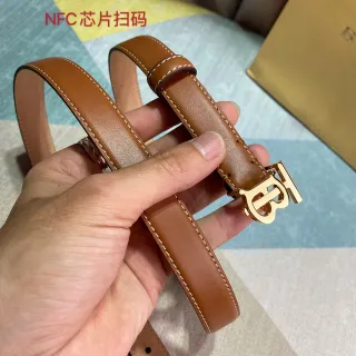 Burberry TB Belt Cinturón de cuero color marrón tan