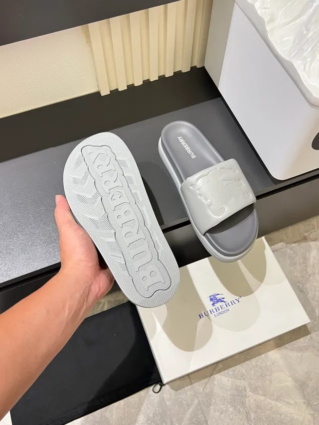 Burberry TB Logo 白色模具成型单色压纹拖鞋 2