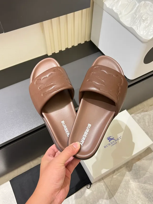 Burberry TB Logo 白色模具成型单色压纹拖鞋 8