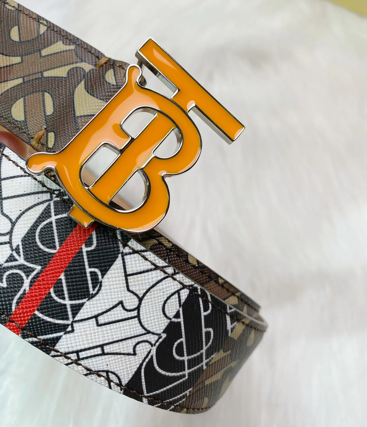 Burberry TB Monogram नारंगी इनेमेल बकल चमड़े की बेल्ट 8