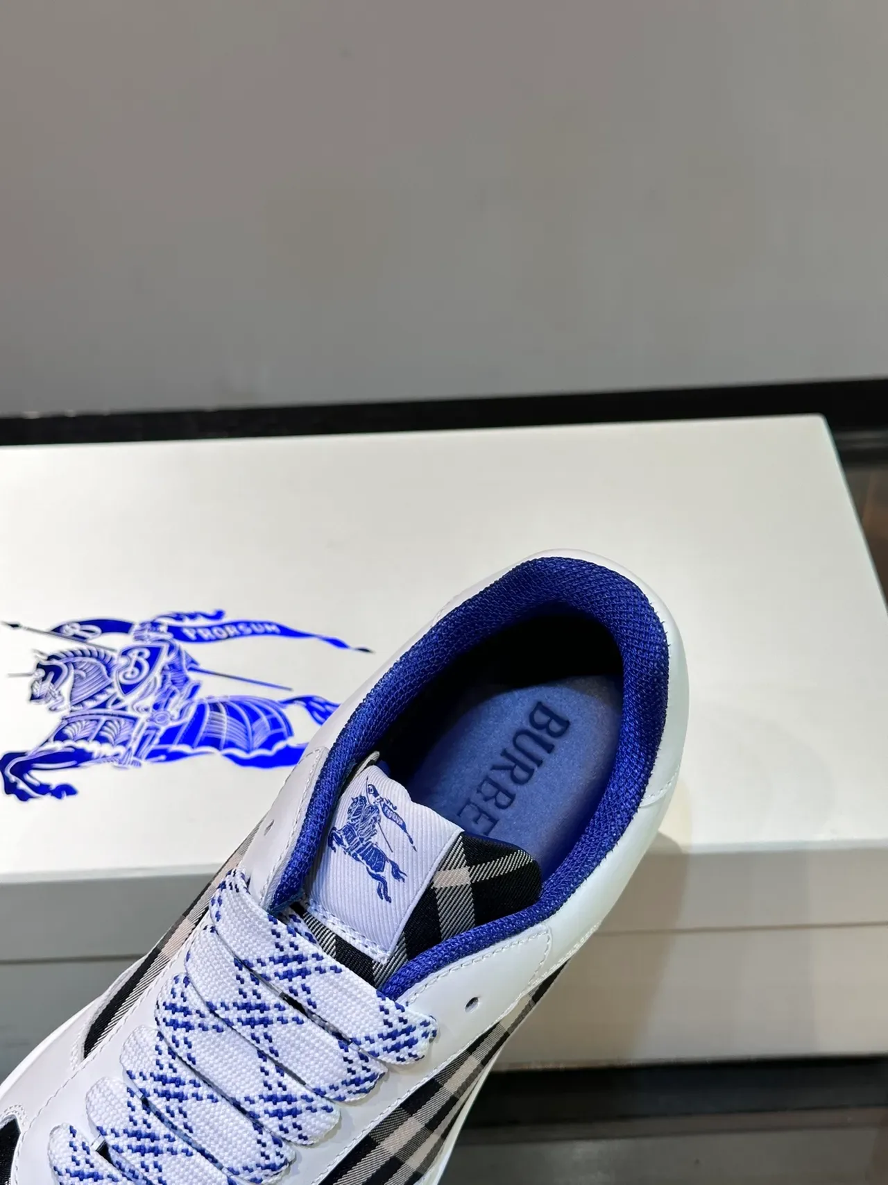 Burberry أبيض بحري جلد علوي House Check Panel Lifestyle Sneakers 4