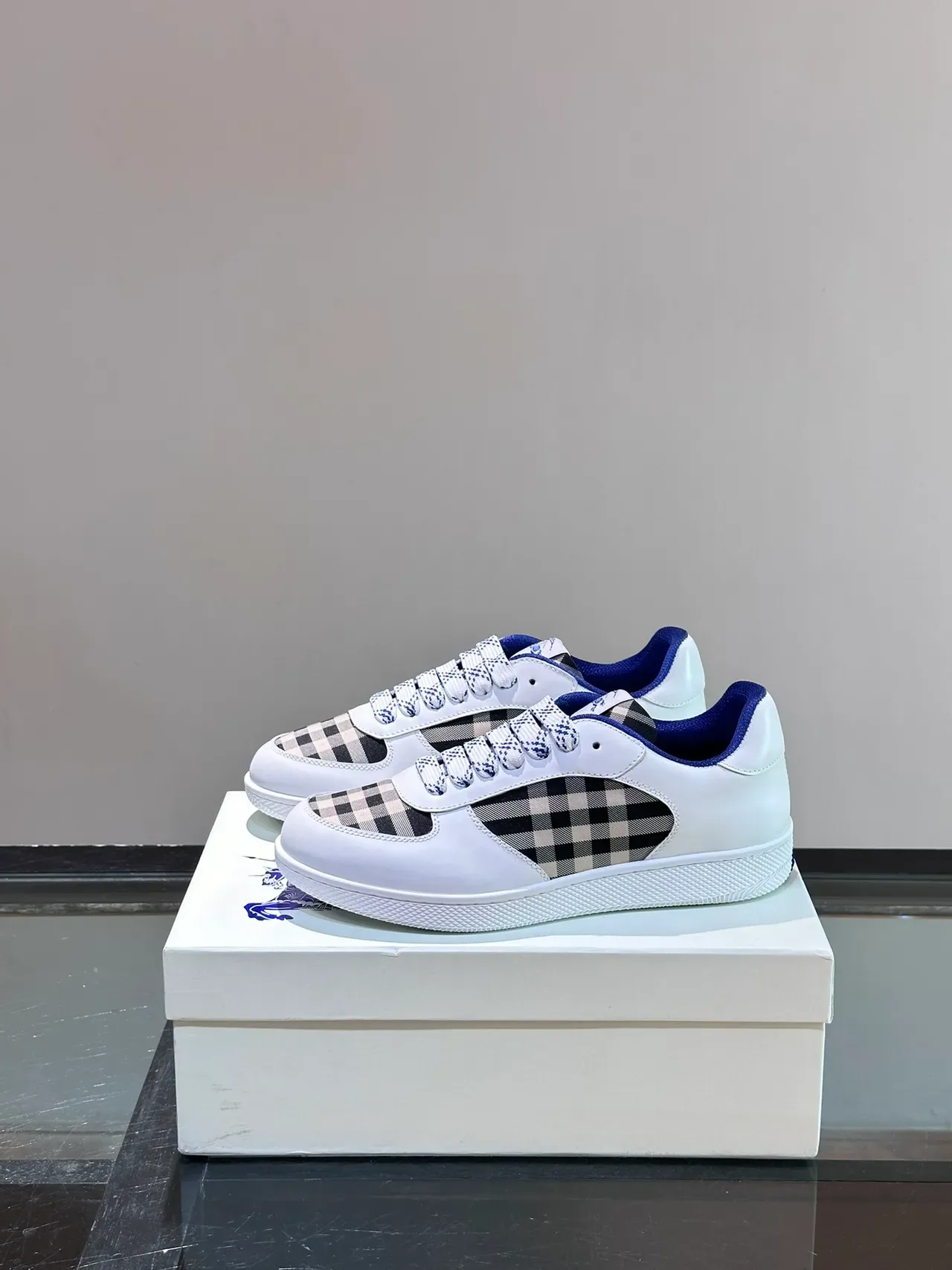 Burberry أبيض بحري جلد علوي House Check Panel Lifestyle Sneakers 5