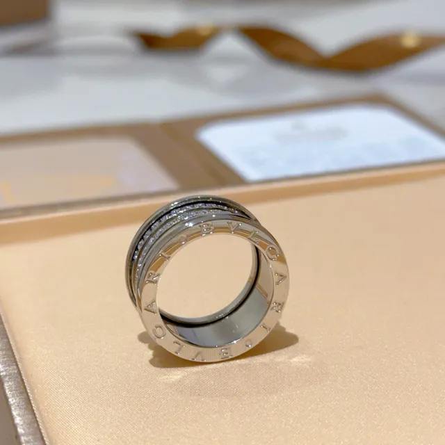 Bvlgari B.zero1 多带 铺镶钻石戒指 3