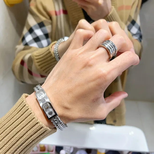 Bvlgari B.zero1 多带 铺镶钻石戒指 4