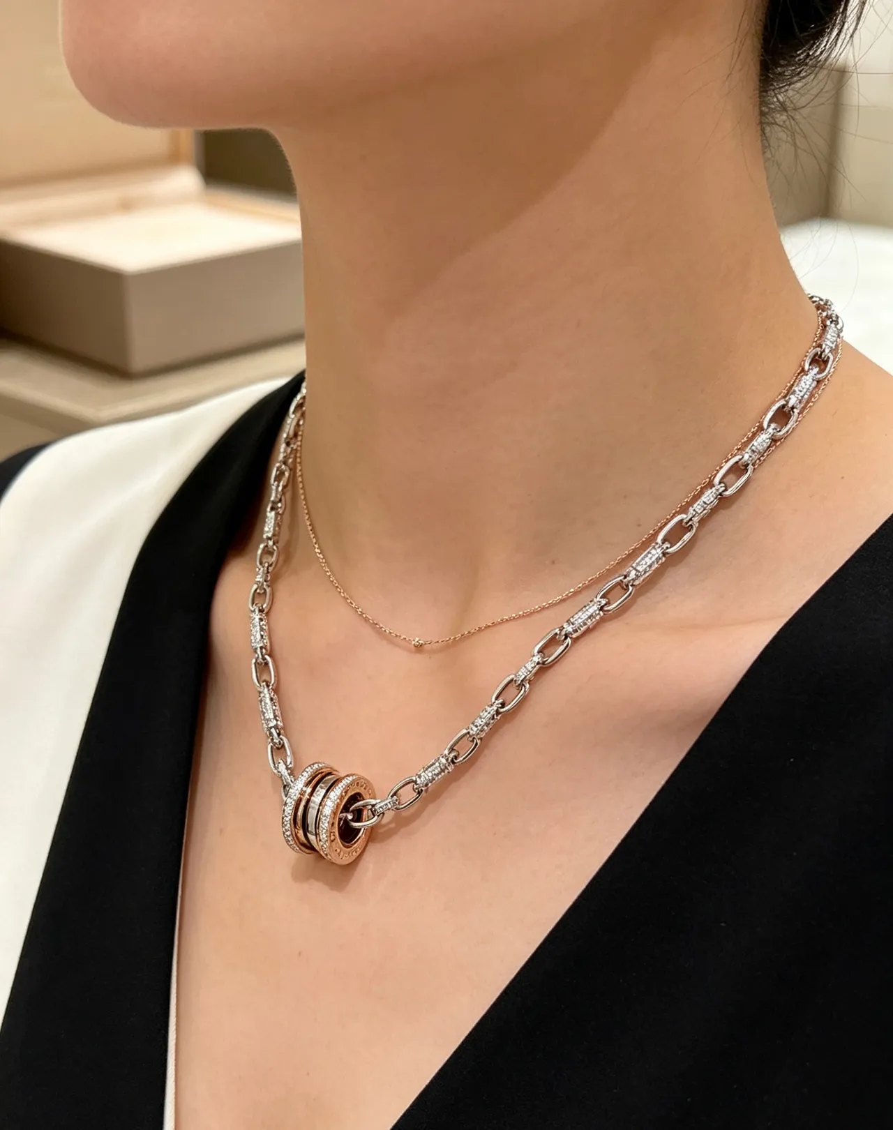 Bvlgari B.zero1 多色调钻石镶嵌旋转戒指项链 5