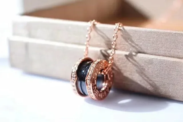 Bvlgari B.zero1 玫瑰金 黑陶瓷 镶钻 项链 3