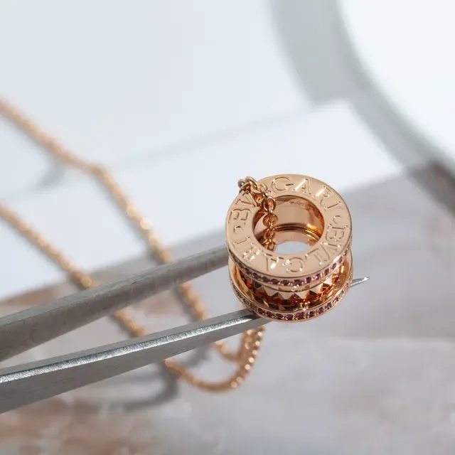 Bvlgari B.zero1 गुलाबी सोने की पवेजेमस्टोन घूर्णन त्रिकोणीय-रिंग माला 3