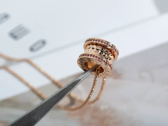 Bvlgari B.zero1 गुलाबी सोने की पवेजेमस्टोन घूर्णन त्रिकोणीय-रिंग माला 7