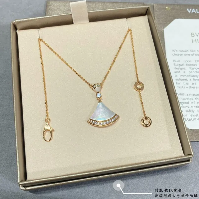 Bvlgari Divas’ Dream قلادة مروحية من الإنامل الأحمر والماس 5