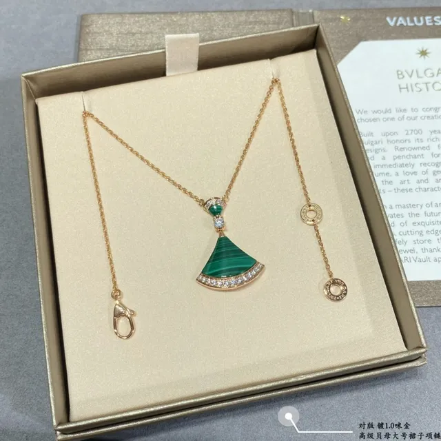 Bvlgari Divas’ Dream قلادة مروحية من الإنامل الأحمر والماس 6
