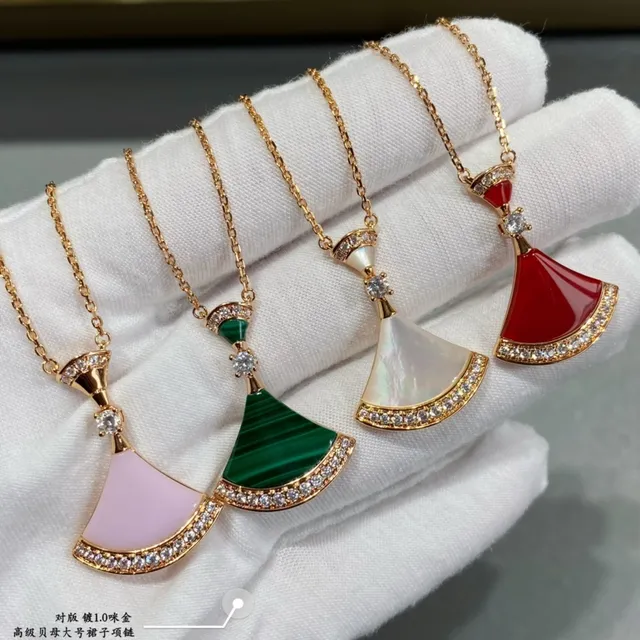 Bvlgari Divas’ Dream قلادة مروحية من الإنامل الأحمر والماس 7