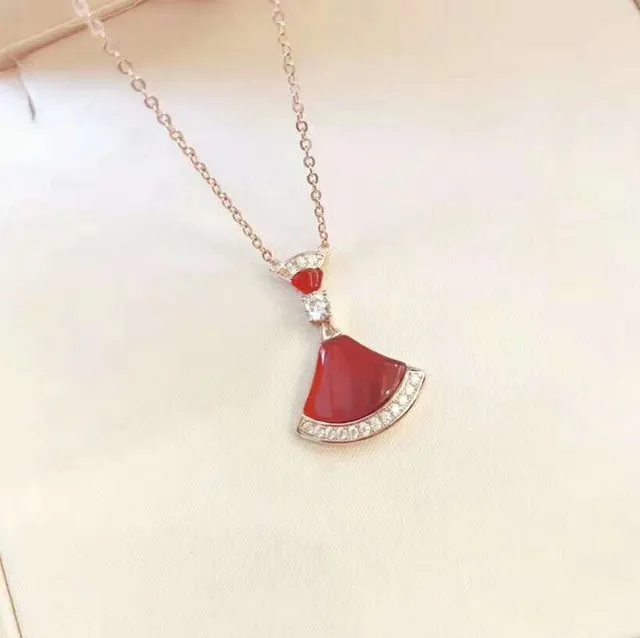 Bvlgari Divas’ Dream लाल पंखा लटकन हार 2