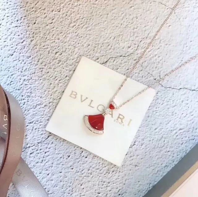 Bvlgari Divas’ Dream लाल पंखा लटकन हार 3