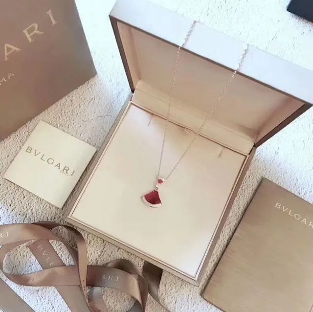 Bvlgari Divas’ Dream लाल पंखा लटकन हार 4