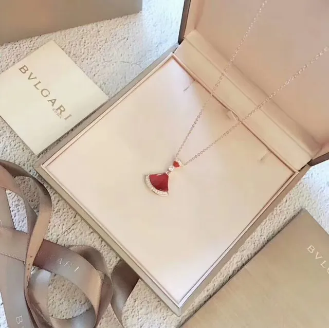 Bvlgari Divas’ Dream लाल पंखा लटकन हार 8