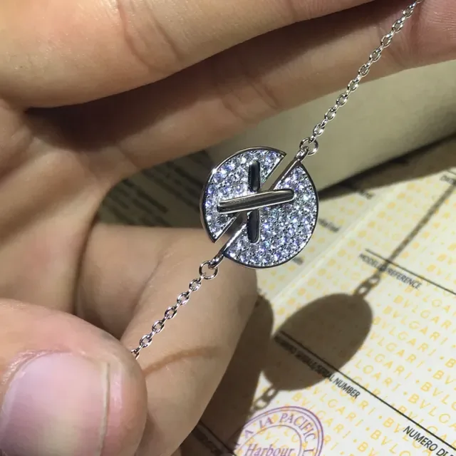 Bvlgari Collier Pendentif Disque de Cristal Pavé en Ton Doré 6