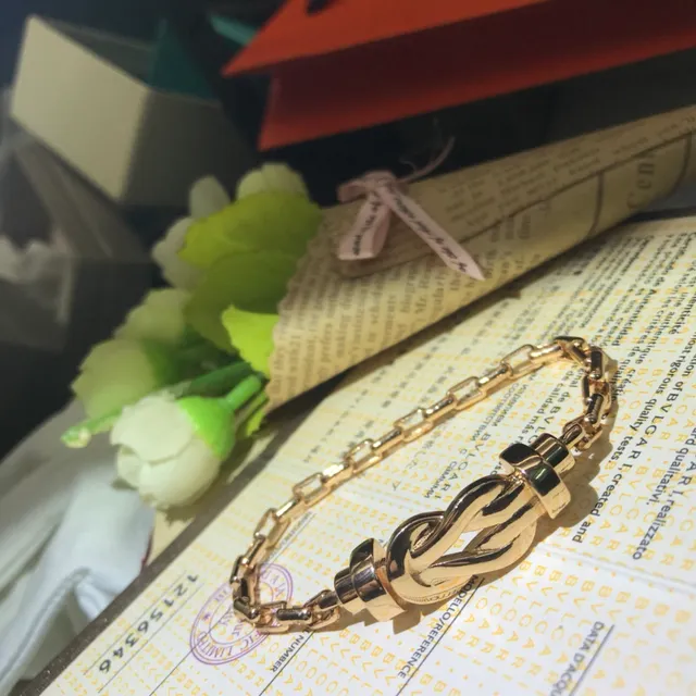 Bvlgari Icona Knot Pavé ক্রিস্টাল গোল্ড-টোন আঙটি 3